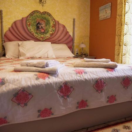 Η Φωλιτσα Hotell Karpenísion Eksteriør bilde